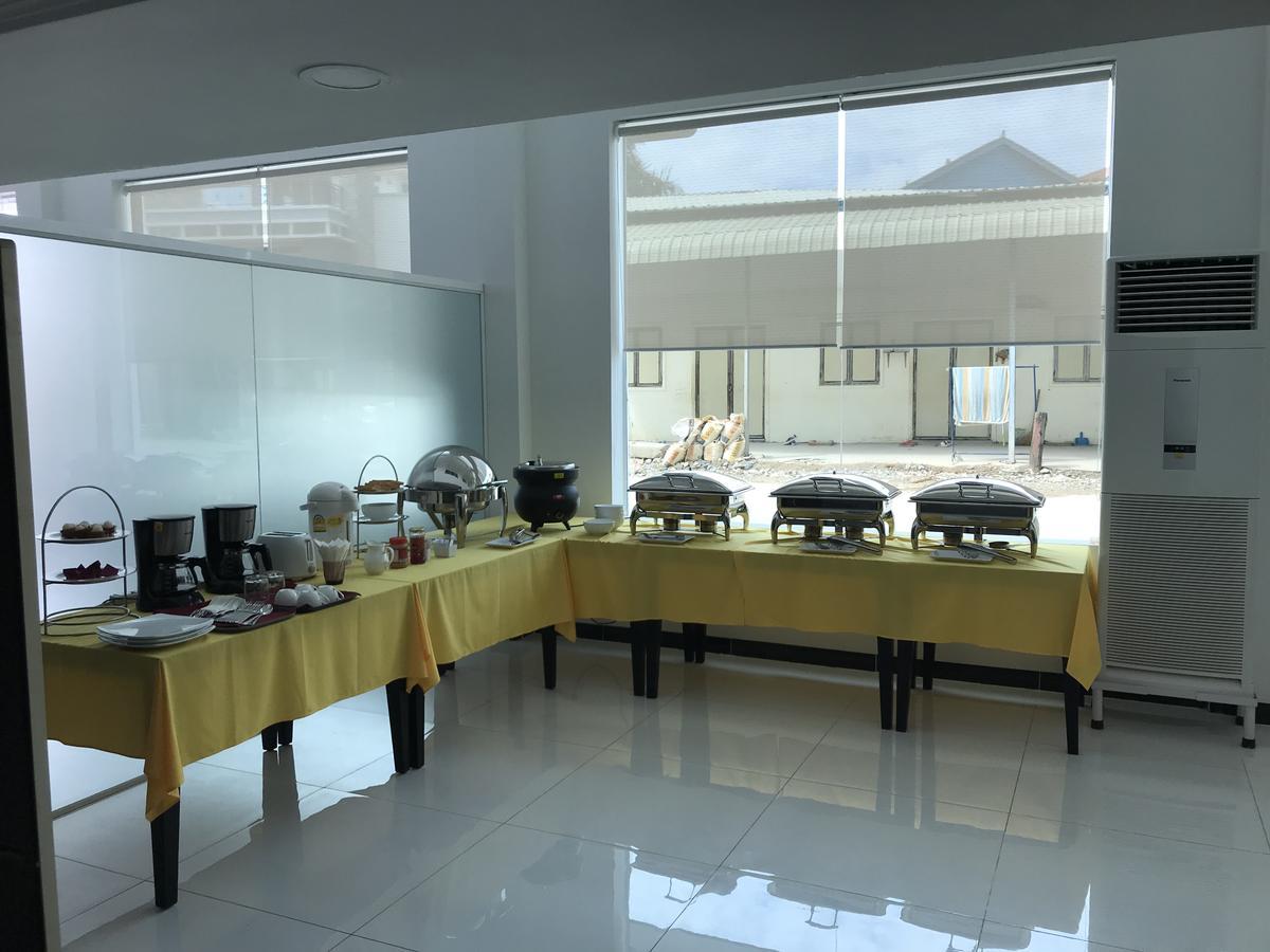 Apple Hotel Two - Near Phnom Penh Airport Extérieur photo