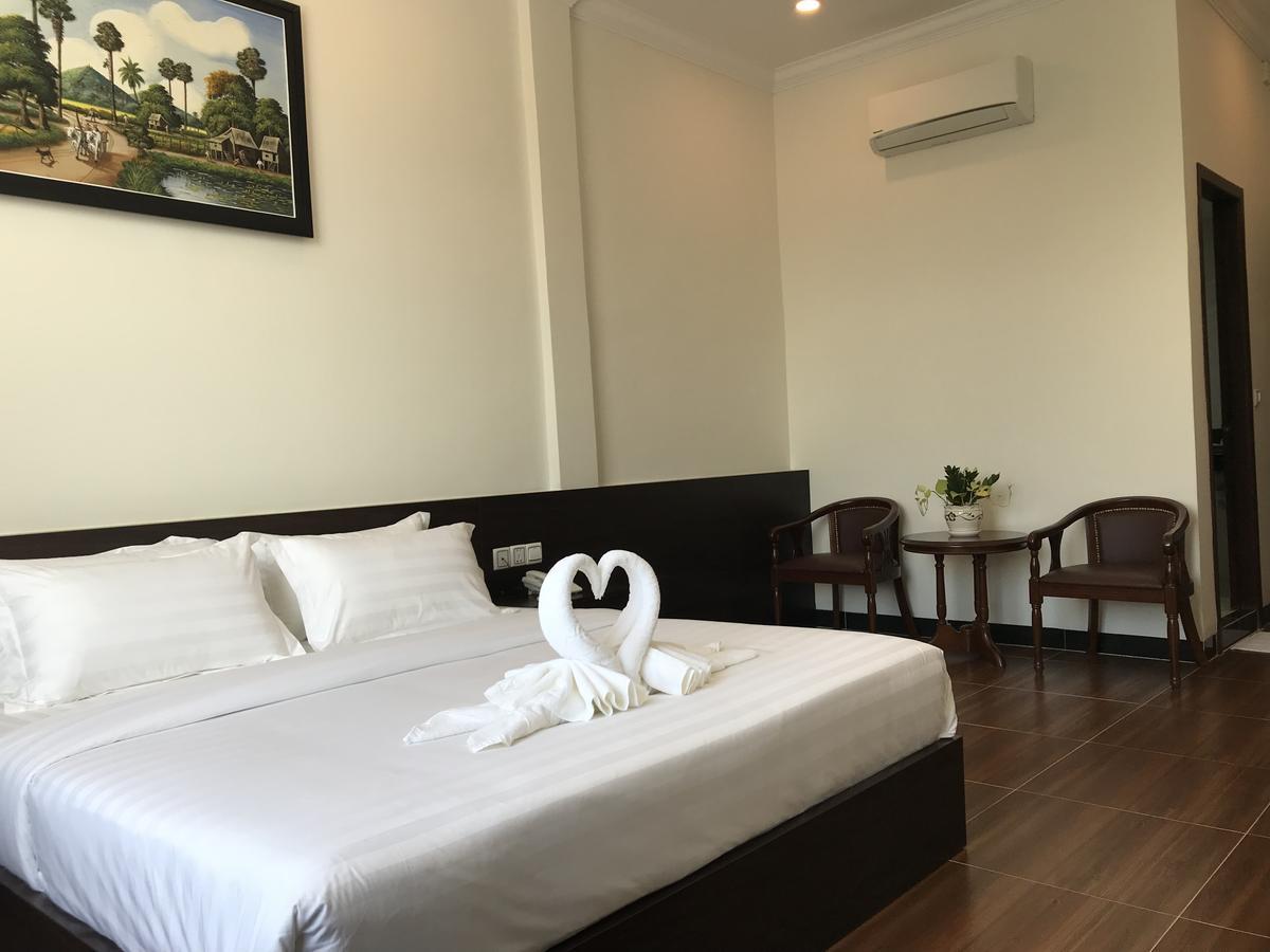 Apple Hotel Two - Near Phnom Penh Airport Extérieur photo