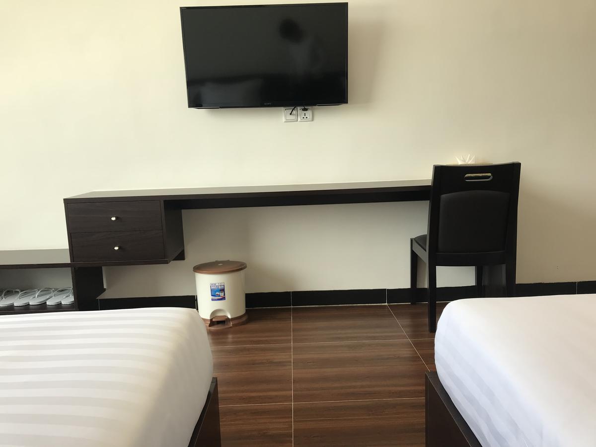 Apple Hotel Two - Near Phnom Penh Airport Extérieur photo