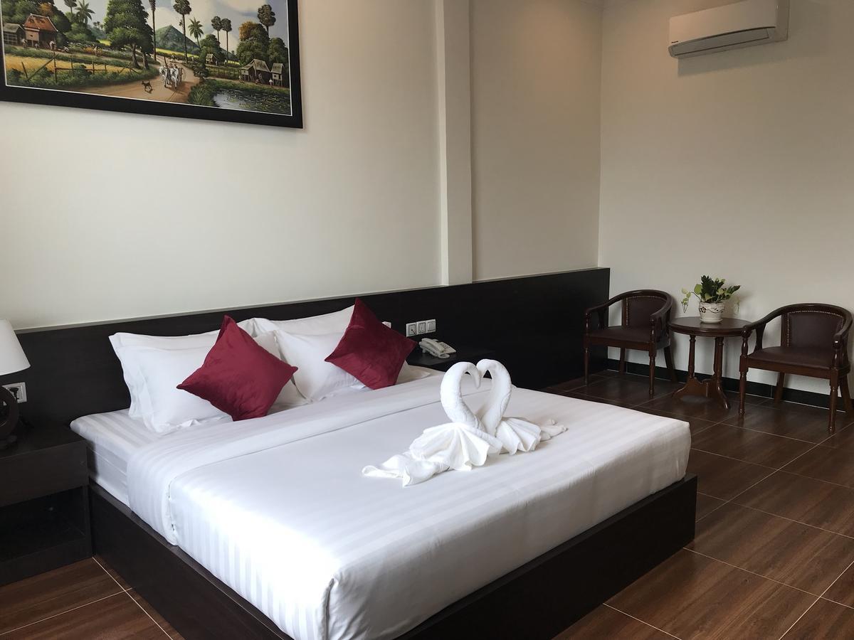 Apple Hotel Two - Near Phnom Penh Airport Extérieur photo