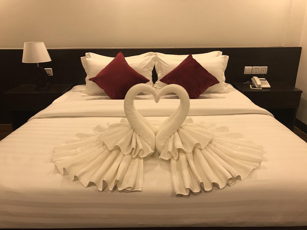 Apple Hotel Two - Near Phnom Penh Airport Extérieur photo