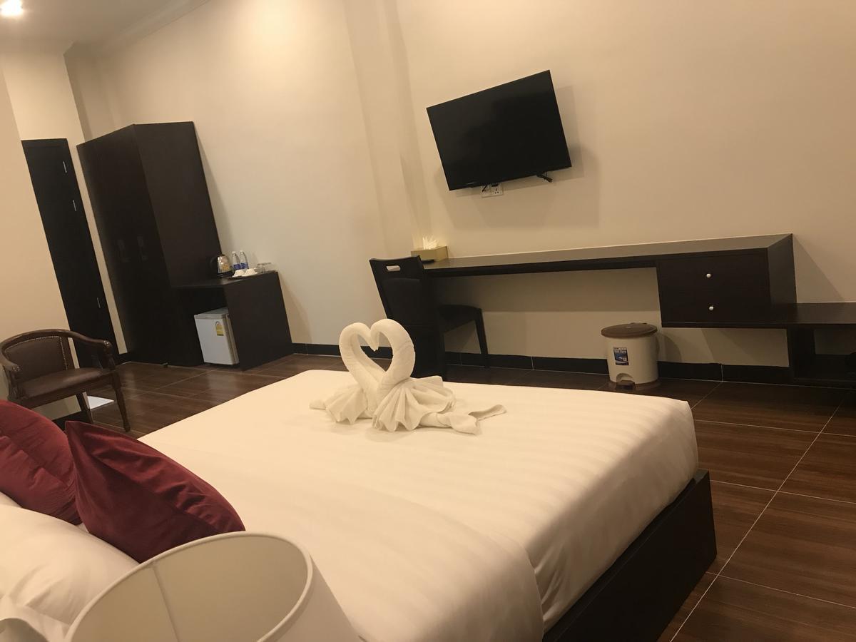 Apple Hotel Two - Near Phnom Penh Airport Extérieur photo