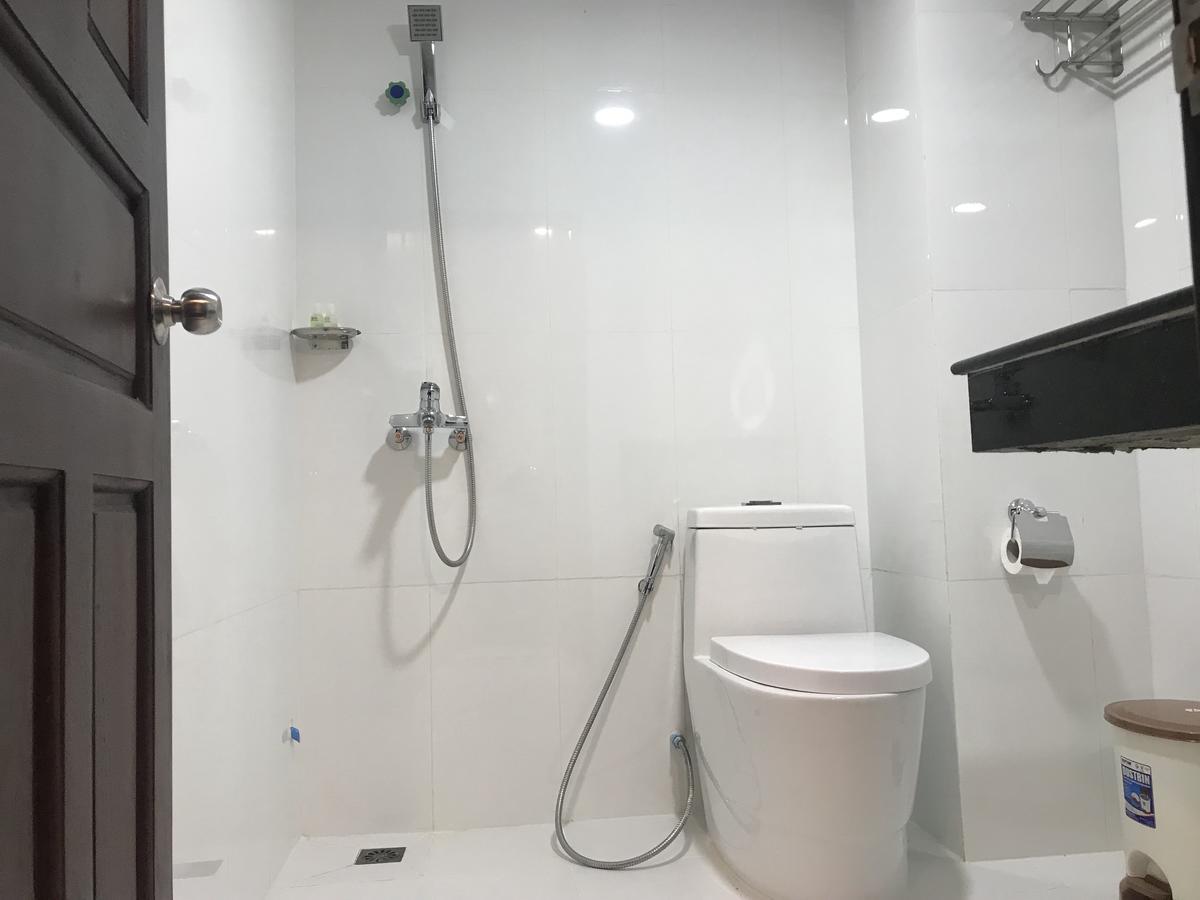 Apple Hotel Two - Near Phnom Penh Airport Extérieur photo