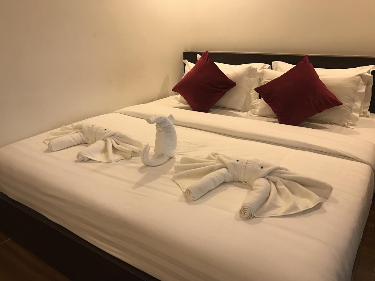 Apple Hotel Two - Near Phnom Penh Airport Extérieur photo