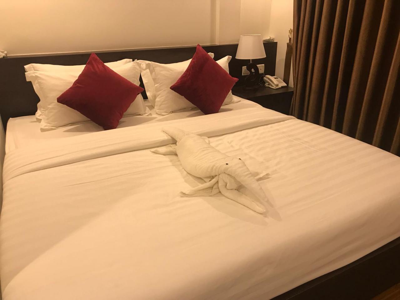 Apple Hotel Two - Near Phnom Penh Airport Extérieur photo
