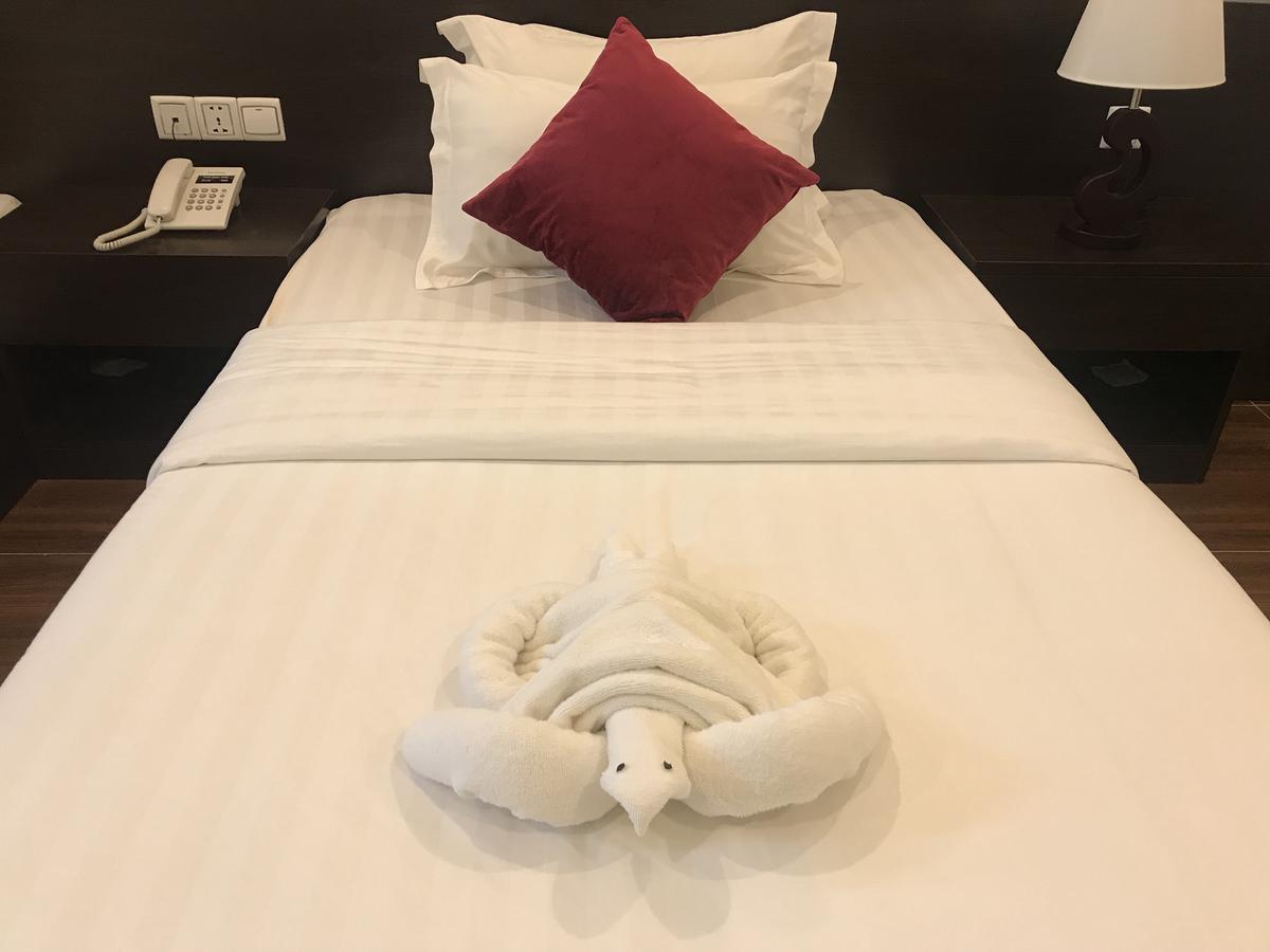 Apple Hotel Two - Near Phnom Penh Airport Extérieur photo