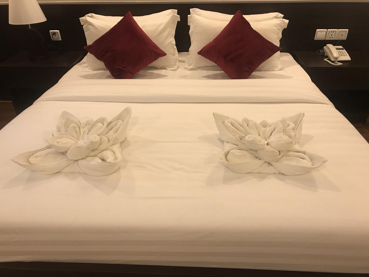 Apple Hotel Two - Near Phnom Penh Airport Extérieur photo